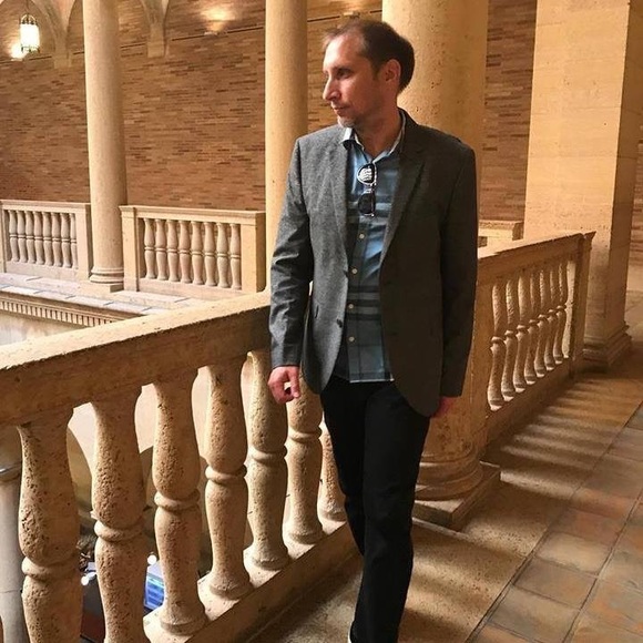 Meet your Posher, Chris - Picture 2 of 3